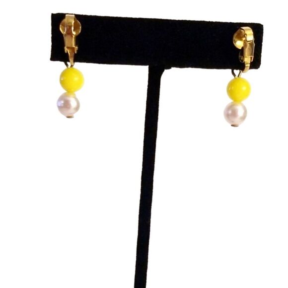 5/$25. Vintage Yellow faux pearl dangle earrings - Picture 2 of 4